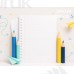 Tło fotograficzne „Minimalistyczna Kartka z Zeszytu i Kolorowe Kredki” | 4252 Tło fotograficzne „Minimalistyczna Kartka z Zeszytu i Kolorowe Kredki” | 4252